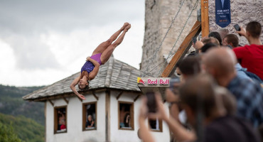 Unatoč kiši Red Bull skakači priredili neizvjesnost; Slijedi spektakl