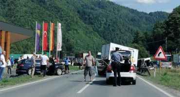 SUDAR AUTA I KAMIONA Još jedna žrtva prometne nesreće na cestama u BiH