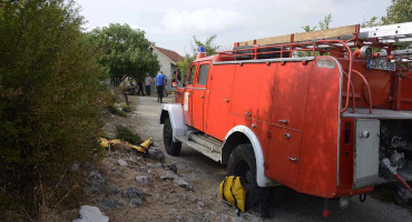 Nadomak Mostara traje borba s vatrom za svaku kuću