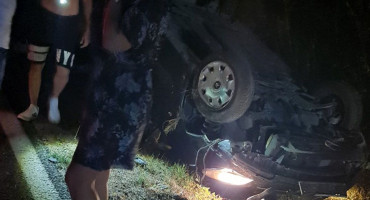 MOSTAR-ČAPLJINA U sudaru pet auta ozlijeđene četiri osobe, jedno vozilo završilo na krovu