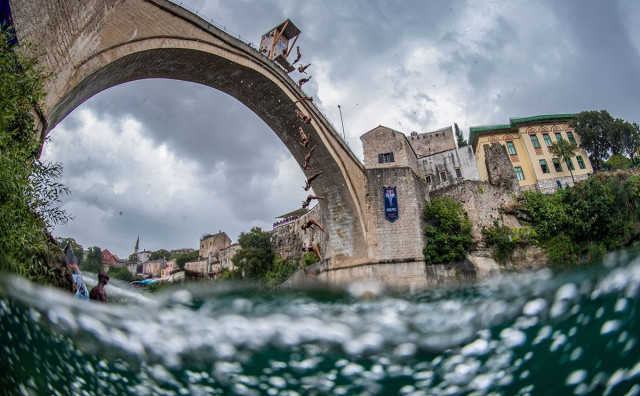 Tko regulira skokove s mostarskog Starog mosta?