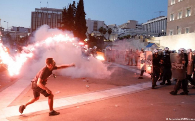 Neredi na masovnim prosvjedima protiv obveznog cijepljenja u Grčkoj, Njemačkoj i Francuskoj