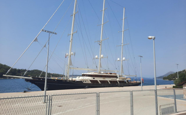 DOK SU OBIČNE STVARI PRESKUPE Jahte vrijedne milijune eura u blizini Dubrovnika usidrene su - besplatno