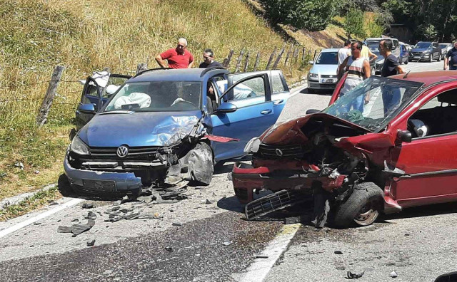 TROJE OZLIJEĐENIH Poznata glumica imala je prometnu nesreću u Hercegovini