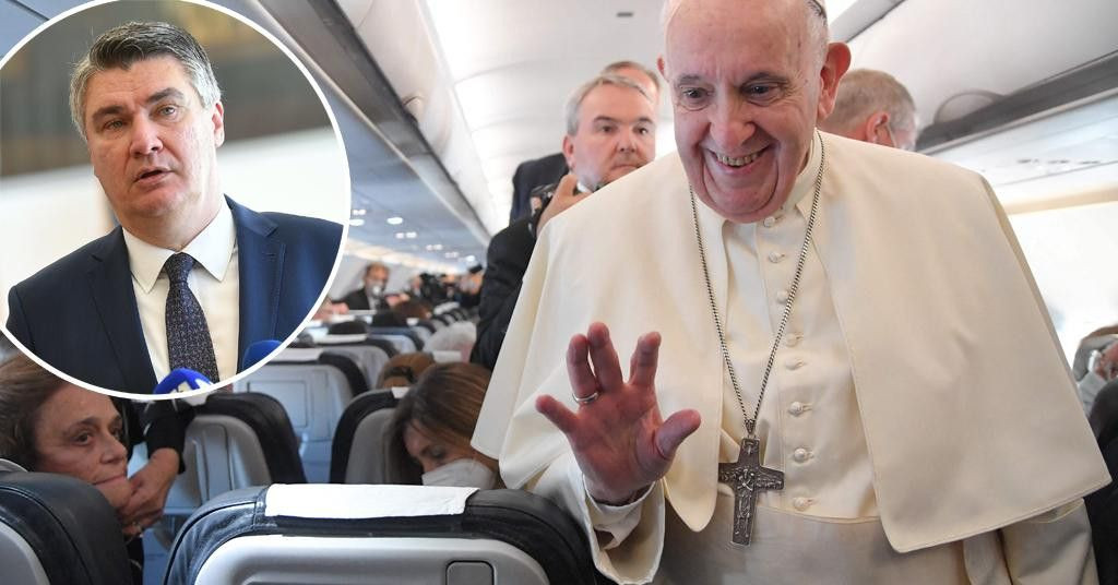 Papa Franjo iz aviona Milanoviću poslao telegram