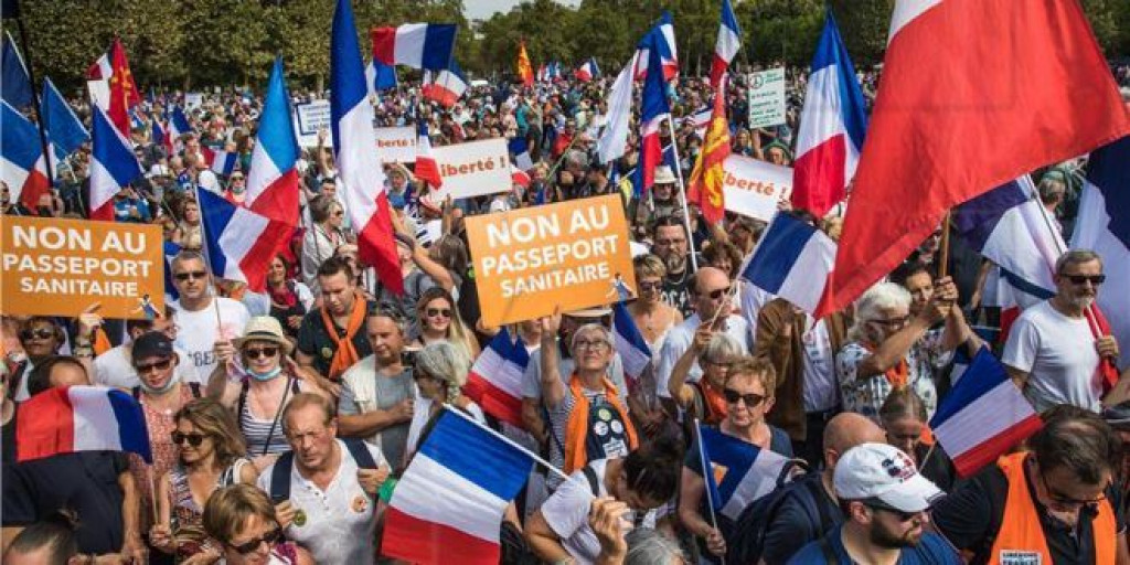 FRANCUSKA Prosvjedi protiv covid-potvrda privukli 80.000 ljudi