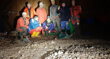 Dvije Žane, Mafija, Toma, Božo, Boka, Miško, Ivan i Iga u jami na 468 metara dubine
