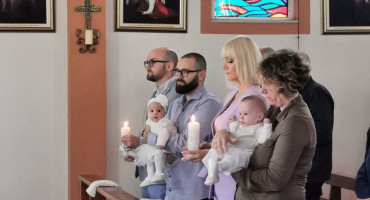 SARAJEVO Svečan dan za župu s 208 duša, na Briješću kršteni blizanci