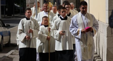 Biskup Palić u Trebinju: "Držimo se Božjeg reda i puta, odričući se đavla i njegovog prividnog i lažnog sjaja“