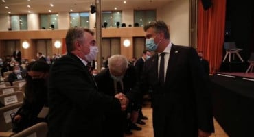 ZAŠTO MOJ ANDREJ Predsjednik Vlade RH srdačno se pozdravio s Komšićem na Bledu