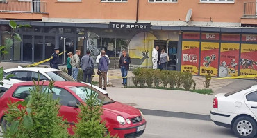 Razbojništvo trgovina oružjem Kakanj