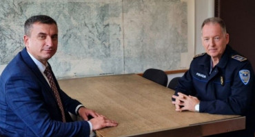 STIMULACIJA Policajci iz Hercegovine nagrađeni s 10 tisuća maraka jer su pronašli nasad marihuane