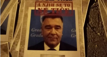 NJIH SE TO NE TIČE - SDA-ovci poslali noćne trgače plakata
