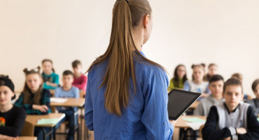 IMA PRAVO ŽALBE Učiteljica dobila otkaz jer se odbila cijepiti, testirati i nositi masku