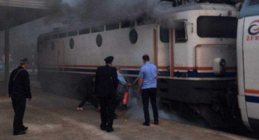 NEKI DAN BRADINA, VEČERAS Zapalio se vlak u Konjicu, putnici evakuirani