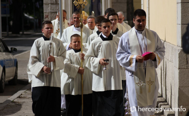 Biskup Palić u Trebinju: "Držimo se Božjeg reda i puta, odričući se đavla i njegovog prividnog i lažnog sjaja“