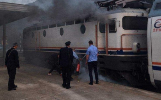 NEKI DAN BRADINA, VEČERAS Zapalio se vlak u Konjicu, putnici evakuirani