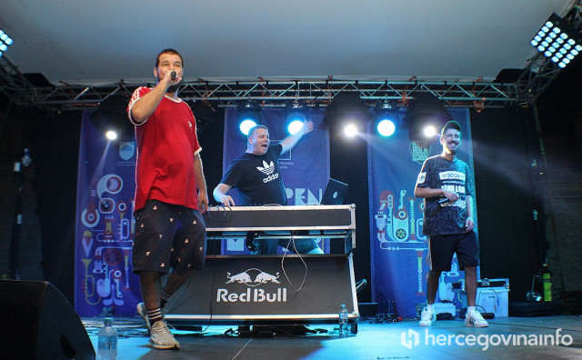 MOSTAR Hip hop atrakcija iz Crne Gore zabavljala publiku u Starom gradu
