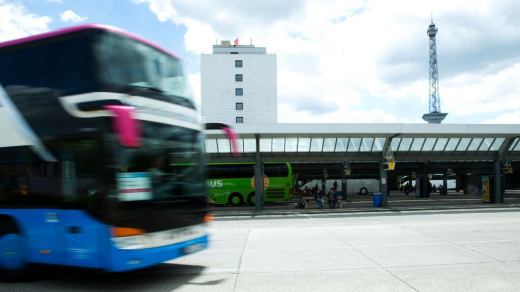 PRIČA IZ DIJASPORE Očuh nije želio da živi s njima, pa poslali samo dijete (13) autobusom u Hrvatsku