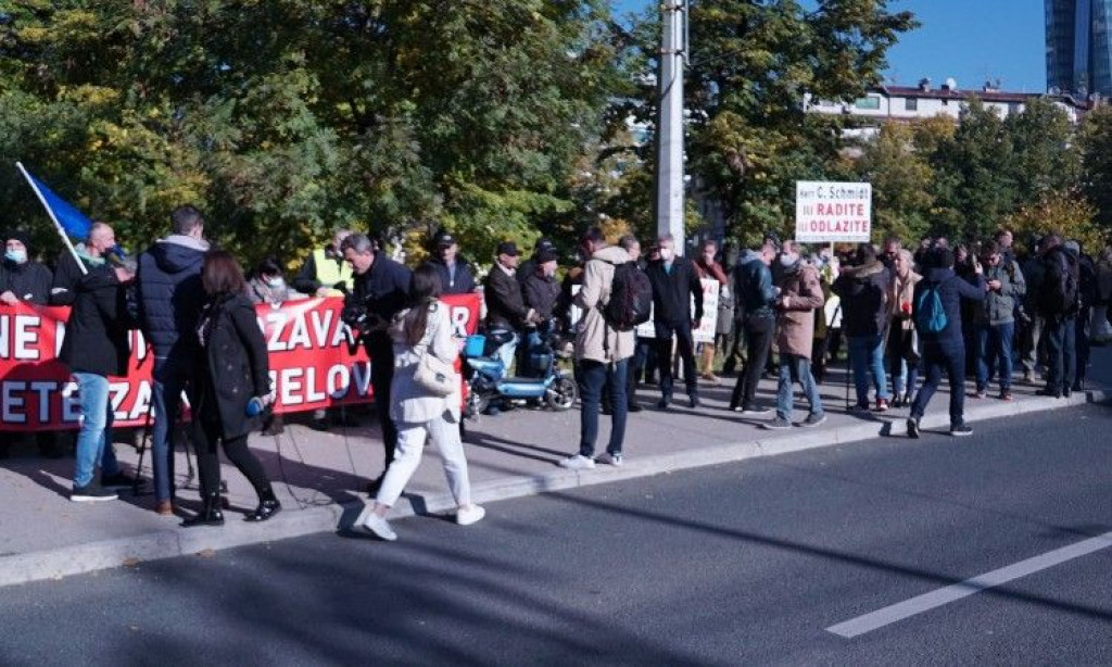 OKUPLJENI GRAĐANI "OHR će biti kriv ako dođe do rata u BiH"