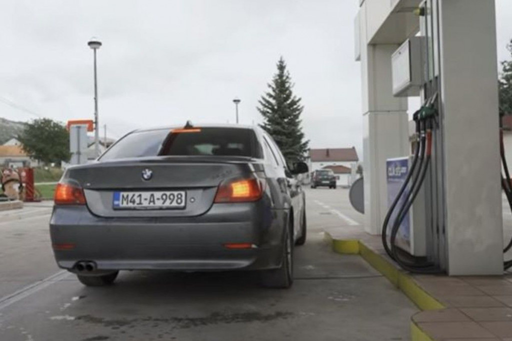 Došao je natočiti pun rezervoar, a reakcija 'djelatnika' s benzinske crpke je hit