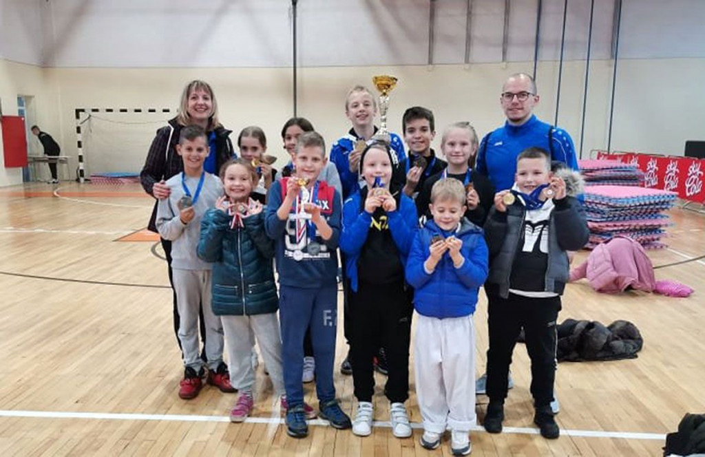 Članovi 'Cro Stara' se okitili sa 18 medalja, a 'uzeli' su i tri pehara