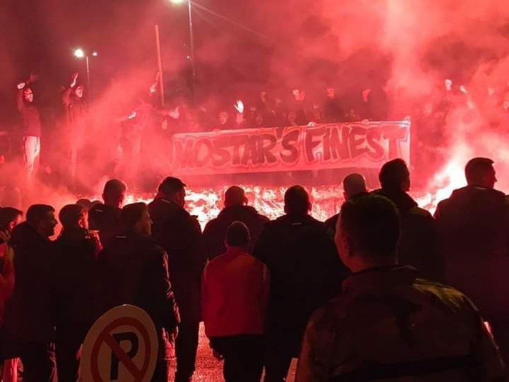Navijači uz baklje i pjesmu dočekali igrače Zrinjskog