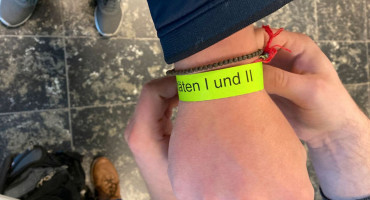 KREATIVNO Narukvice za cijepljene i one koji su preboljeli koronu