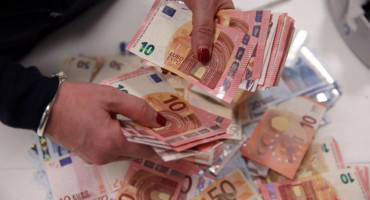 NESTALA JE Ženska osoba je iskoristila krivotvoreni dokument i uzela 1,3 milijuna eura, sad je traži policija