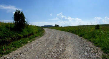 A ONI BI PRUGU I AERODROM Pet regionalnih pravaca u Hercegovini su makadamski