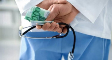 Oko 80 posto građana u BiH daje mito liječnicima