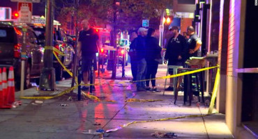 SAD Pucnjava u baru: Djevojka ubijena, više od 10 ranjenih osoba