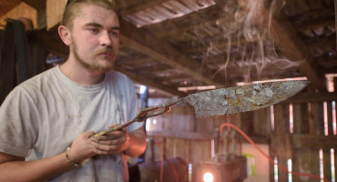 SVAKI ZANAT MOŽE OPSTATI 22-godišnjak izabrao biti kovač noževa