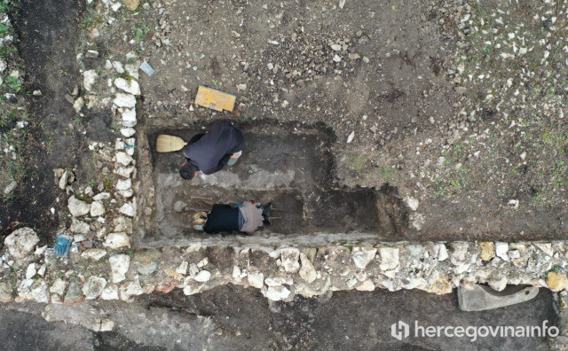 GRADAC SVE MISTERIOZNIJI Gore je nekad bila pokopana važna žena, od nje je ostala samo ukosnica