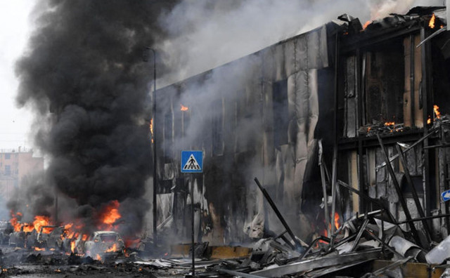 Zrakoplov se kod Milana srušio na zgradu: Poginuli svi putnici, među njima i dijete