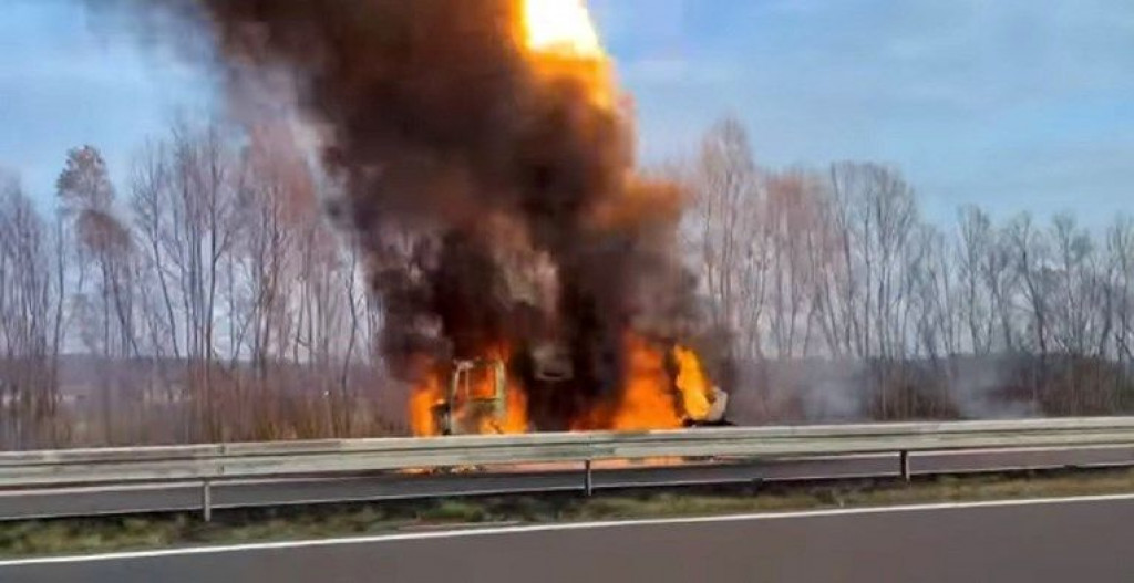 Na autocesti kod Zagreba nakon sudara eksplodirala cisterna
