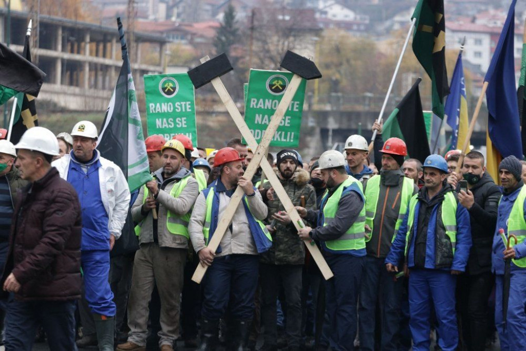 RUDARI NE ODSTUPAJU "Samo smjena direktora Elektroprivrede i Rudnika dolaze u obzir!"
