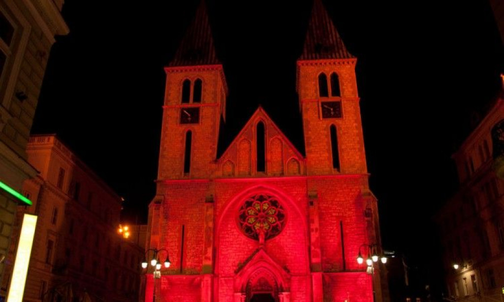 SARAJEVO Katedrala u crvenom zbog 340 milijuna progonjenih kršćana u svijetu