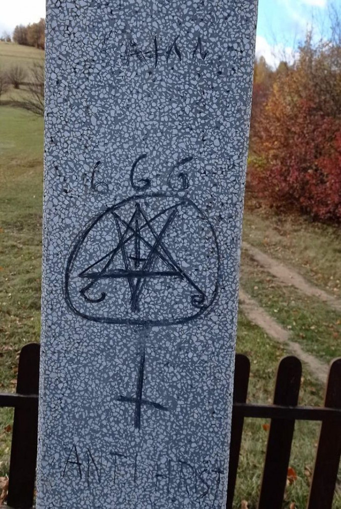 križ,uništen križ,vandalizam