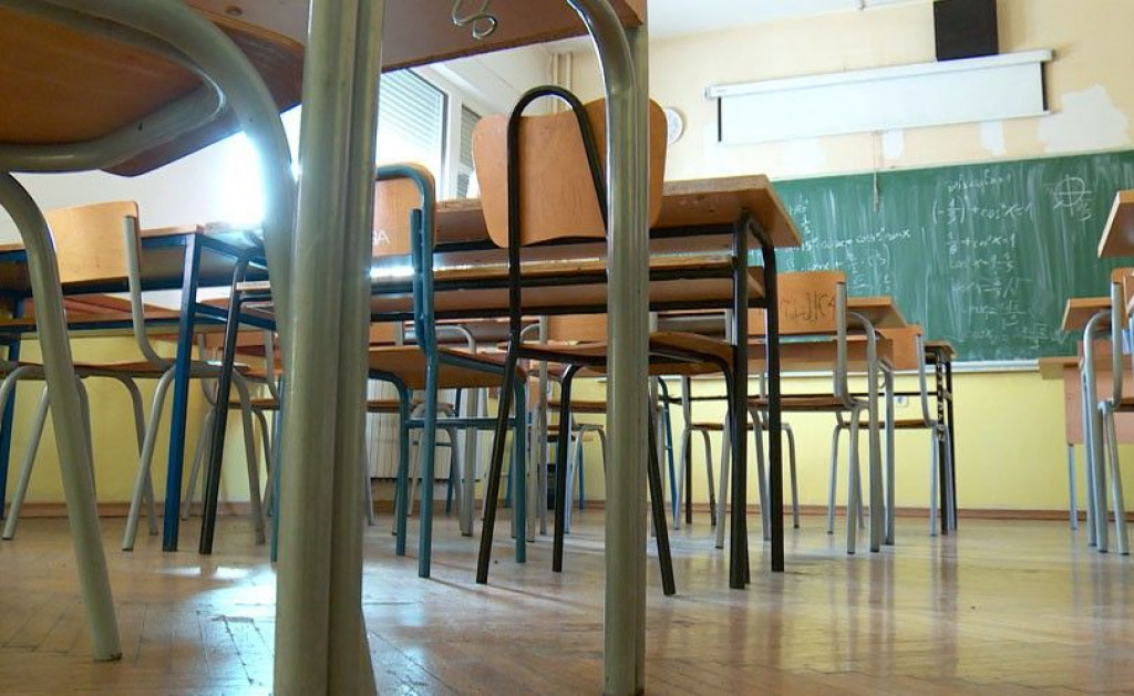 PROFESORI ZHŽ-A U GENERALNOM ŠTRAJKU "Profesor s 20 godina staža ima plaću 1150 maraka"