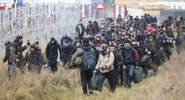 POLJACI TVRDE "Bjelorusija oprema migrante suzavcima i savjetuje ih kako probiti granicu"