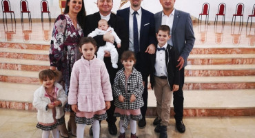 POSEBNO SLAVLJE Biskup u Mostaru krstio peto dijete mlade obitelji Brekalo