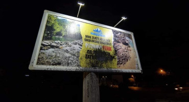 U Mostaru uništen bilboard koji je UG „Za Doljanku“ postavilo u blizini FERK-a