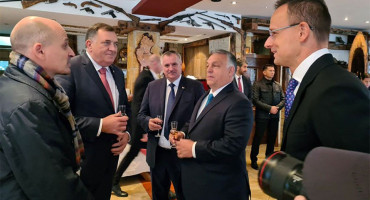 MIMO UREDA I INSTITUCIJA Mađarski premijer svratio u Banja Luku i s Dodikom se sastao tek u restoranu