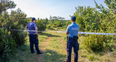NOSILI KUTIJU NEPOZNATOG SADRŽAJA Načelnik hrvatske granične postaje i njegov pomoćnik ilegalno prelazili granicu s BiH