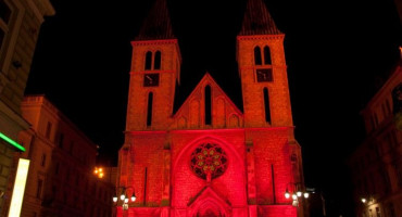 SARAJEVO Katedrala u crvenom zbog 340 milijuna progonjenih kršćana u svijetu