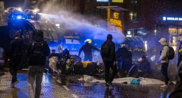 NEREDI U NIZOZEMSKOJ ZBOG LOCKDOWNA Imaju 84 posto cijepljenih i covid potvrde, a korona se širi