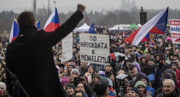 PRAG Tisuće prosvjedovale protiv ograničenja uvedenih zbog koronavirusa