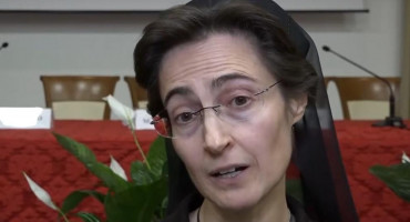 Vatikan, Papa Franjo, Raffaella Petrini