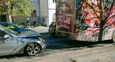 Sudar Mercedes i autobus